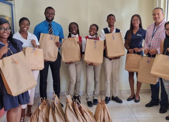 SMDF Gifts 286 Vulnerable High School Students with School Stationery